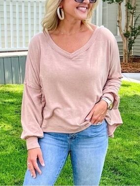 Boutique Relaxed V-Neck Pullover Sweatshirt in Light Rust